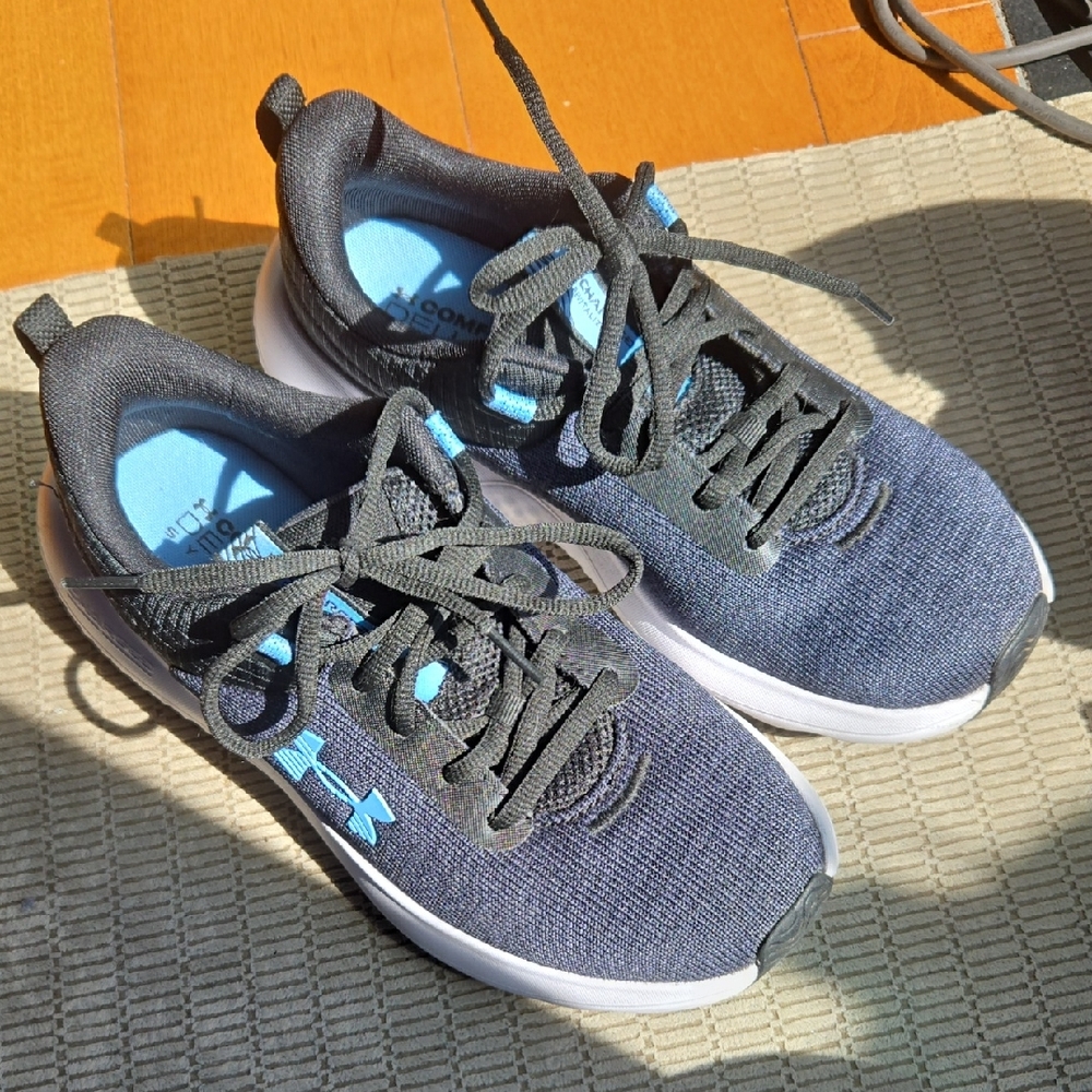 Under Armour Charged Revitalize, sz 8
